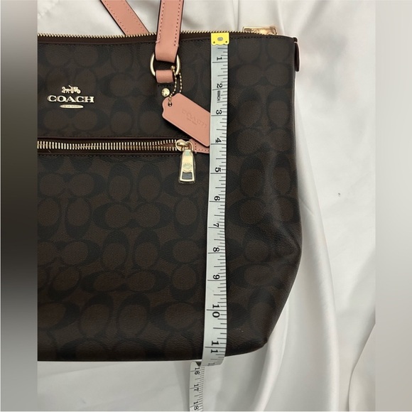 Coach Gallery tote in signature canvas
NWT brown with light pink - Picture 11 of 15
